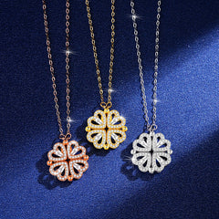 Un collar transformable de trébol de cuatro hojas. ¡Llévalo y deja que la buena suerte te acompañe!